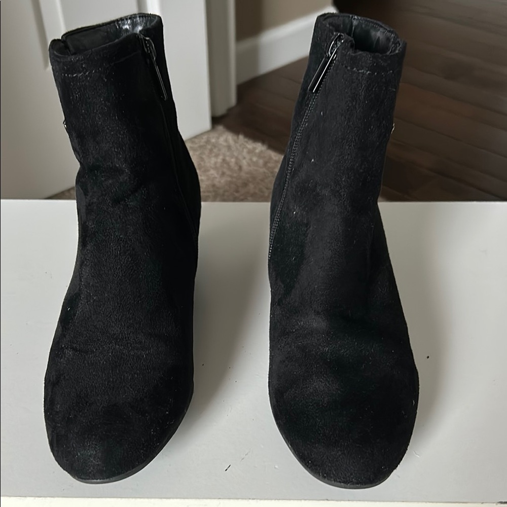 Black Ankle Boots with Chunky Heel and Zipper